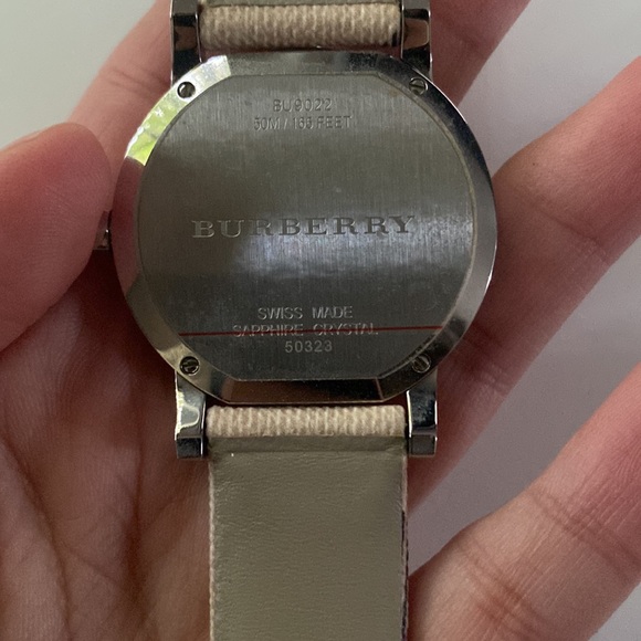 BURBERRY CLASSIC CHECK WATCH - Picture 3 of 11